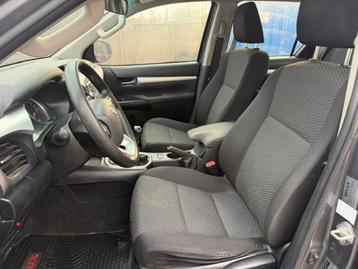 2018 Toyota Hilux 2.7 Gris - Miniatura 8