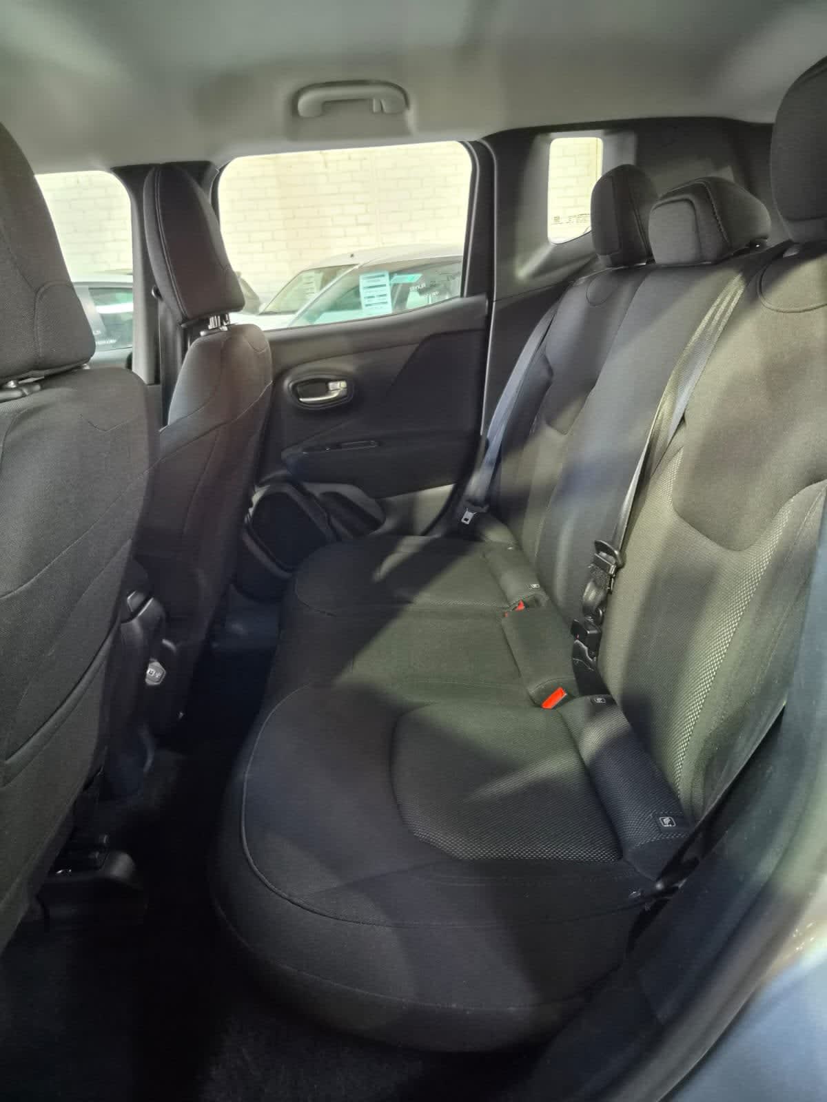 2022 Jeep Renegade Sport LX Plata - Miniatura 10