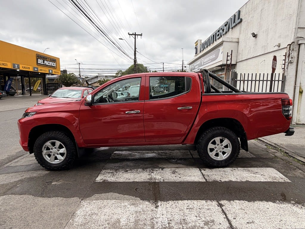 2023 Mitsubishi L200 KATANA - Miniatura 5