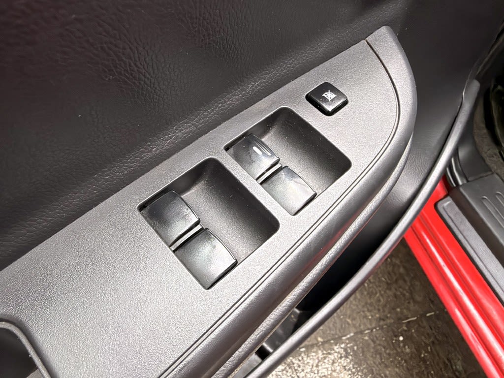 2023 Mitsubishi L200 KATANA - Miniatura 10