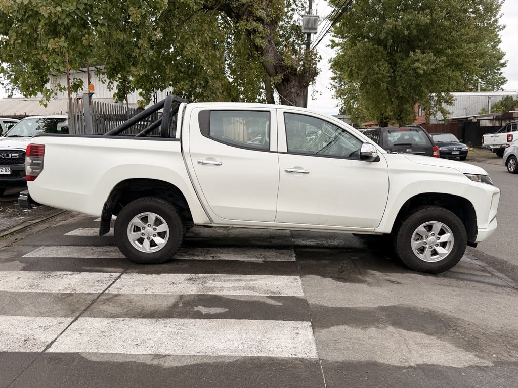 2023 Mitsubishi L200 2.4 - Miniatura 4