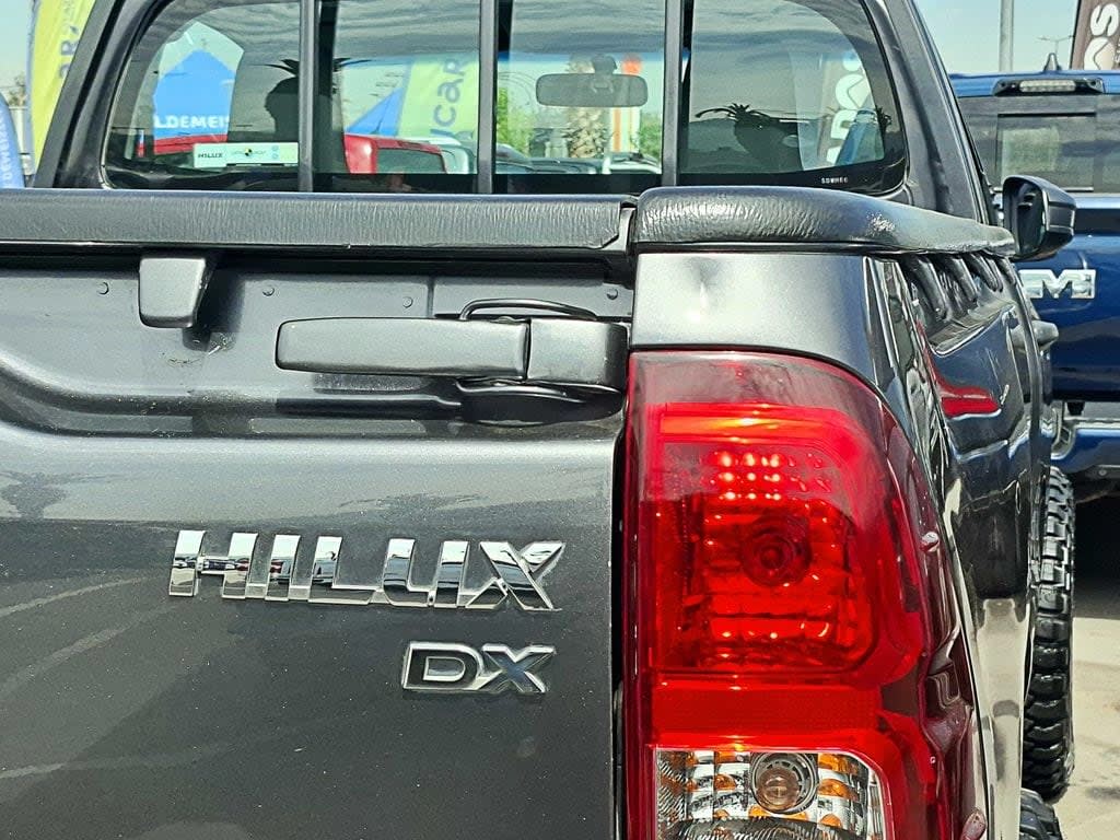 2022 Toyota HILUX 2.4 - Miniatura 2