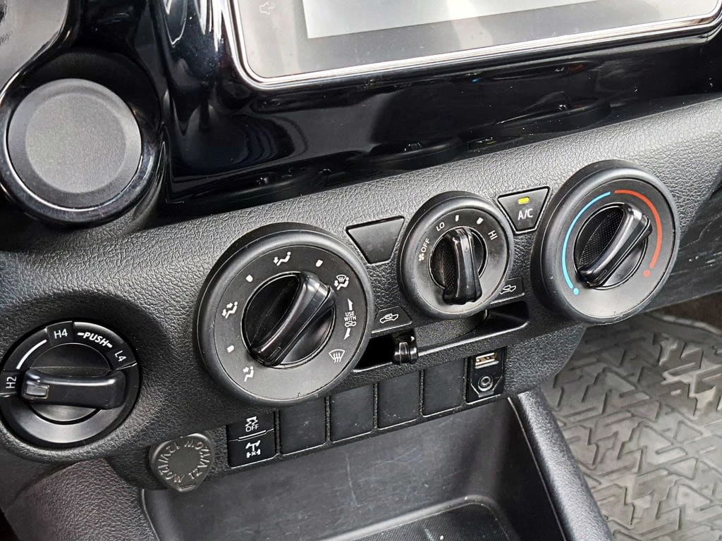 2022 Toyota HILUX 2.4 - Miniatura 9