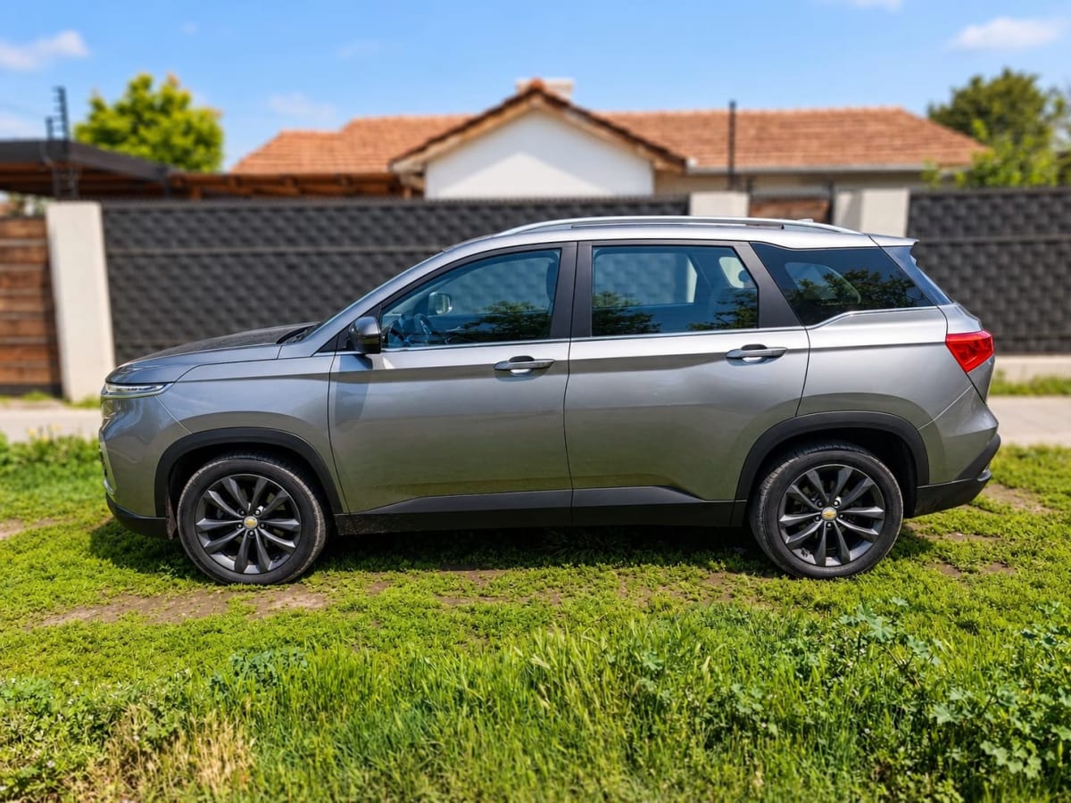 2022 Chevrolet Captiva Gris - Miniatura 3