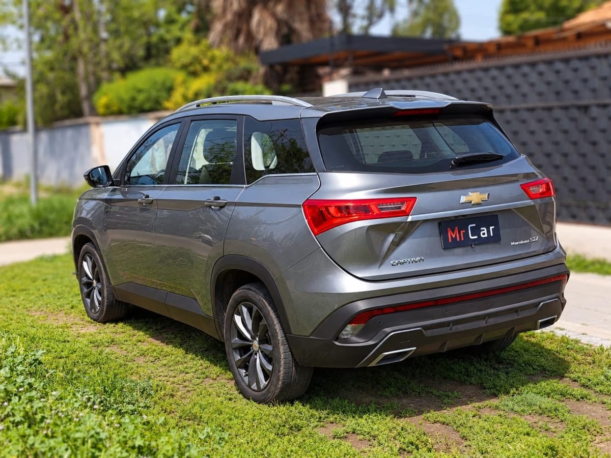2022 Chevrolet Captiva Gris - Miniatura 4