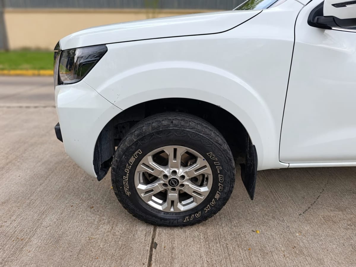 2023 Nissan Navara Blanco - Miniatura 7