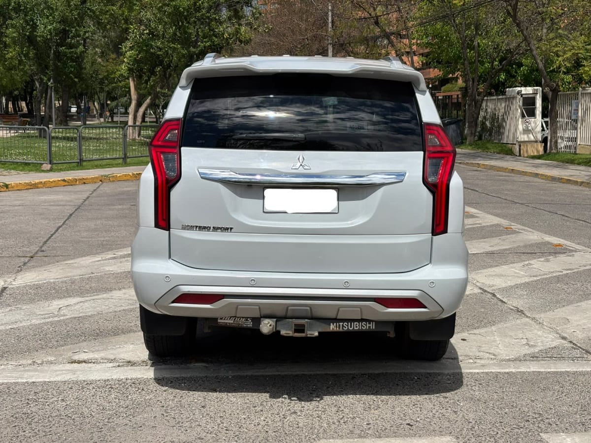 2022 Mitsubishi MONTERO SPORT - Miniatura 4