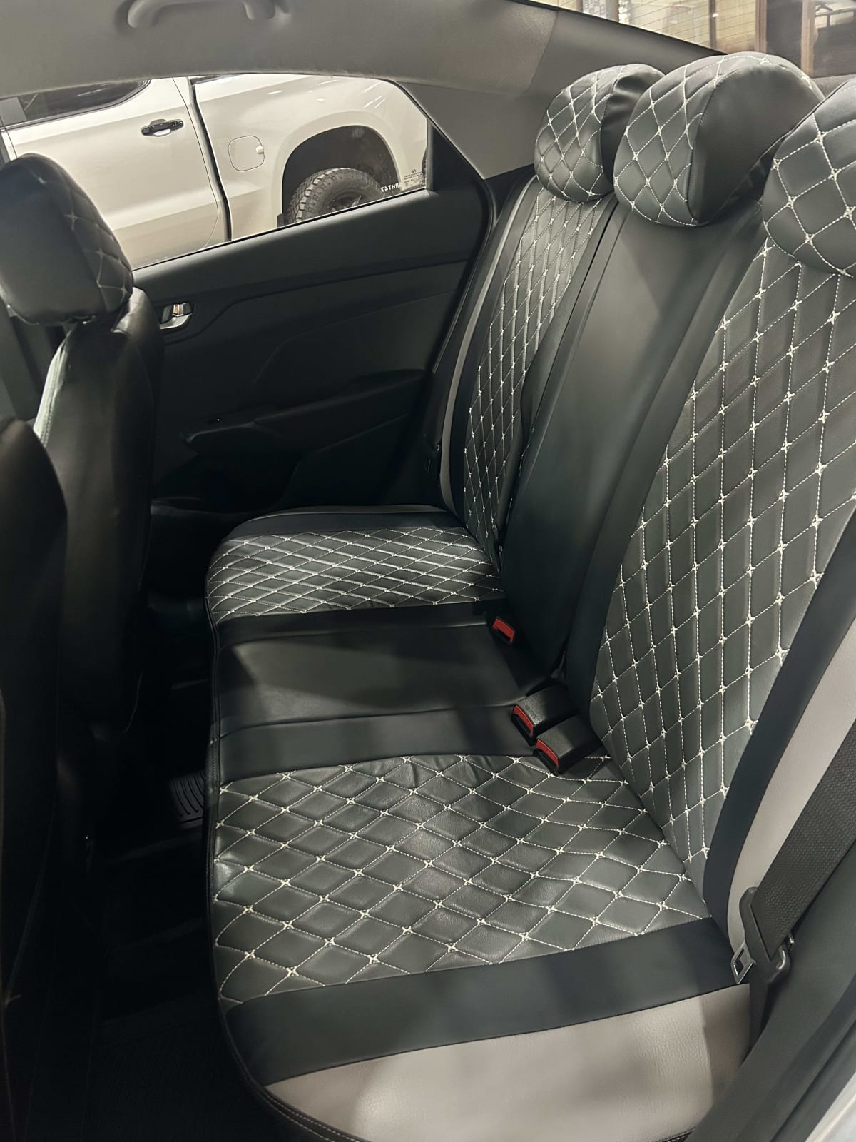 2023 Hyundai Accent Plata - Miniatura 2