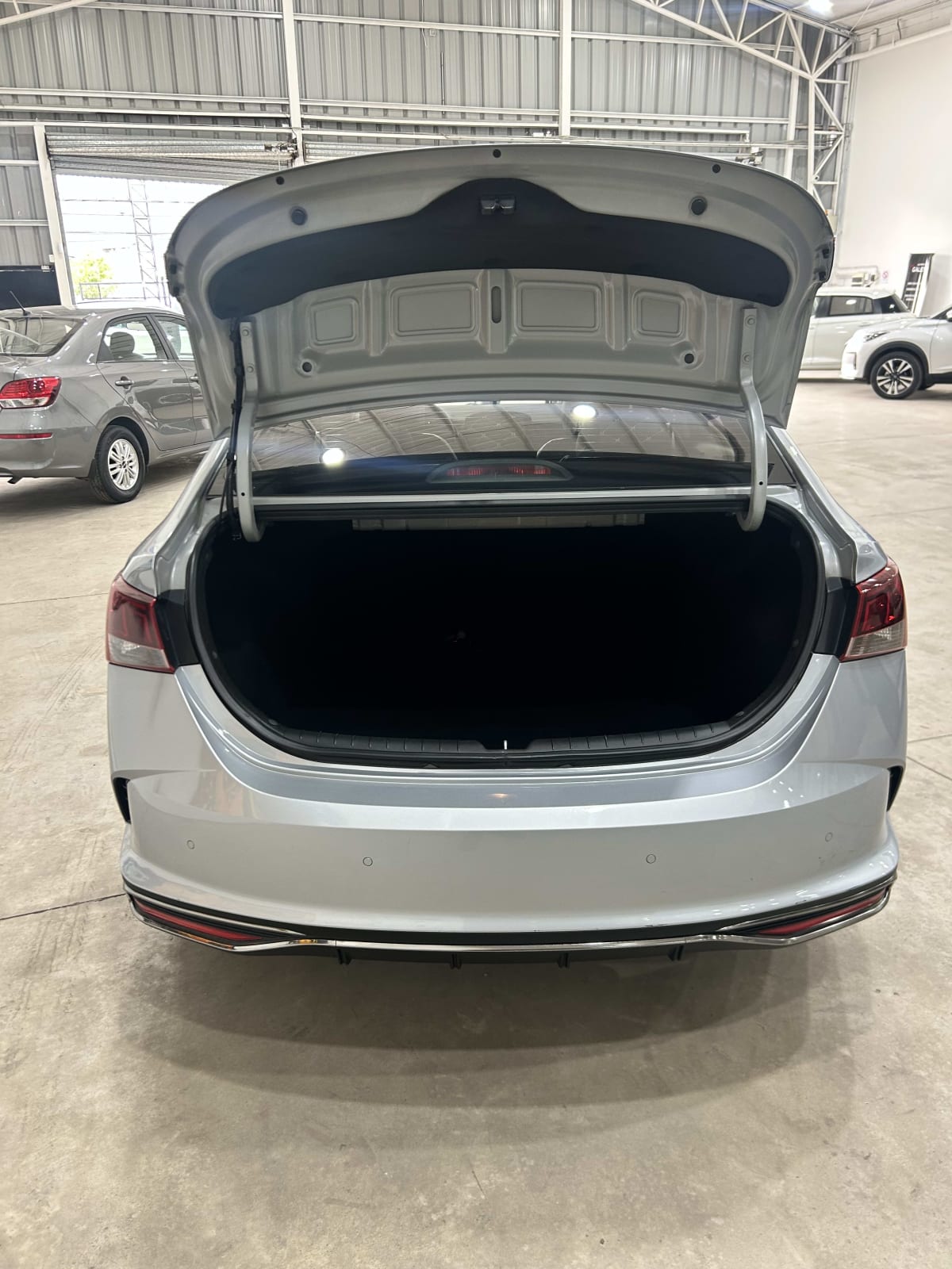 2023 Hyundai Accent Plata - Miniatura 5