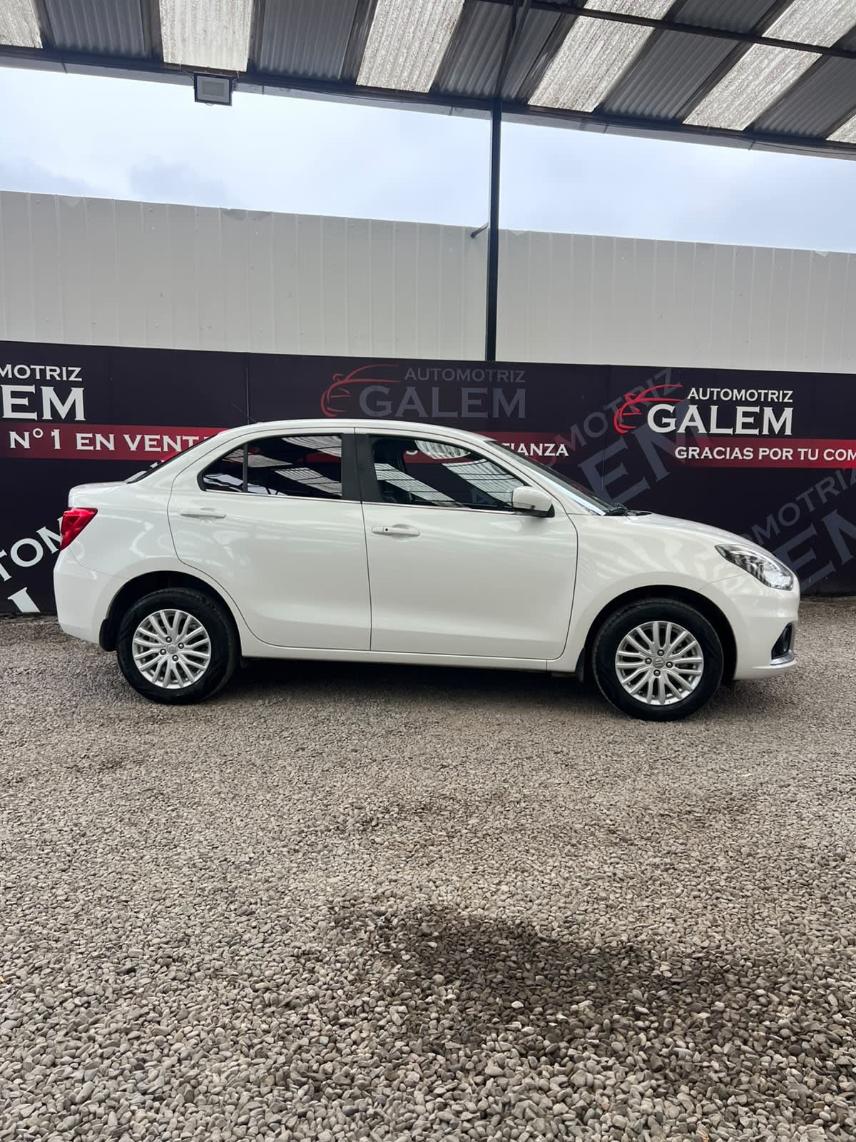 2023 Suzuki Dzire Blanco - Miniatura 3