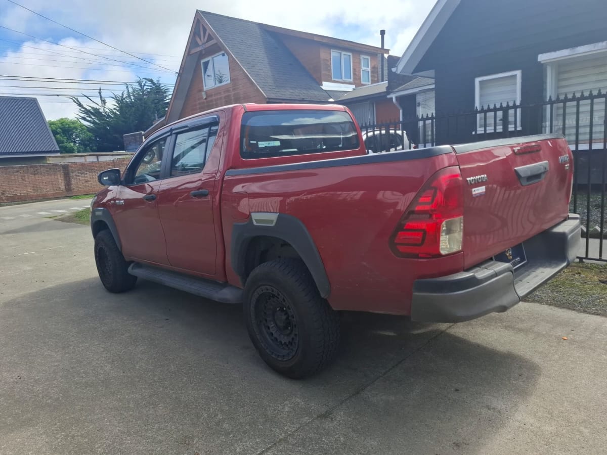 2021 Toyota Hilux Rojo - Miniatura 5