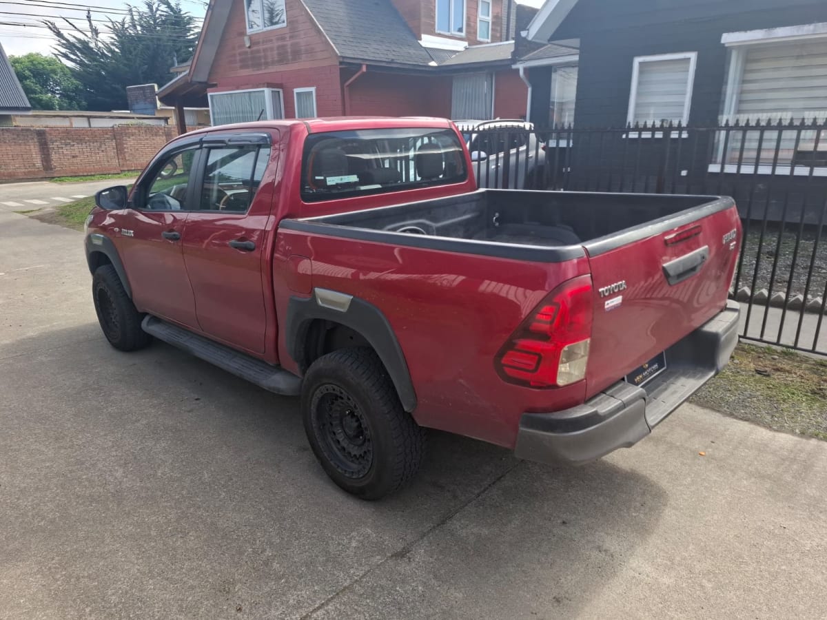 2021 Toyota Hilux Rojo - Miniatura 7