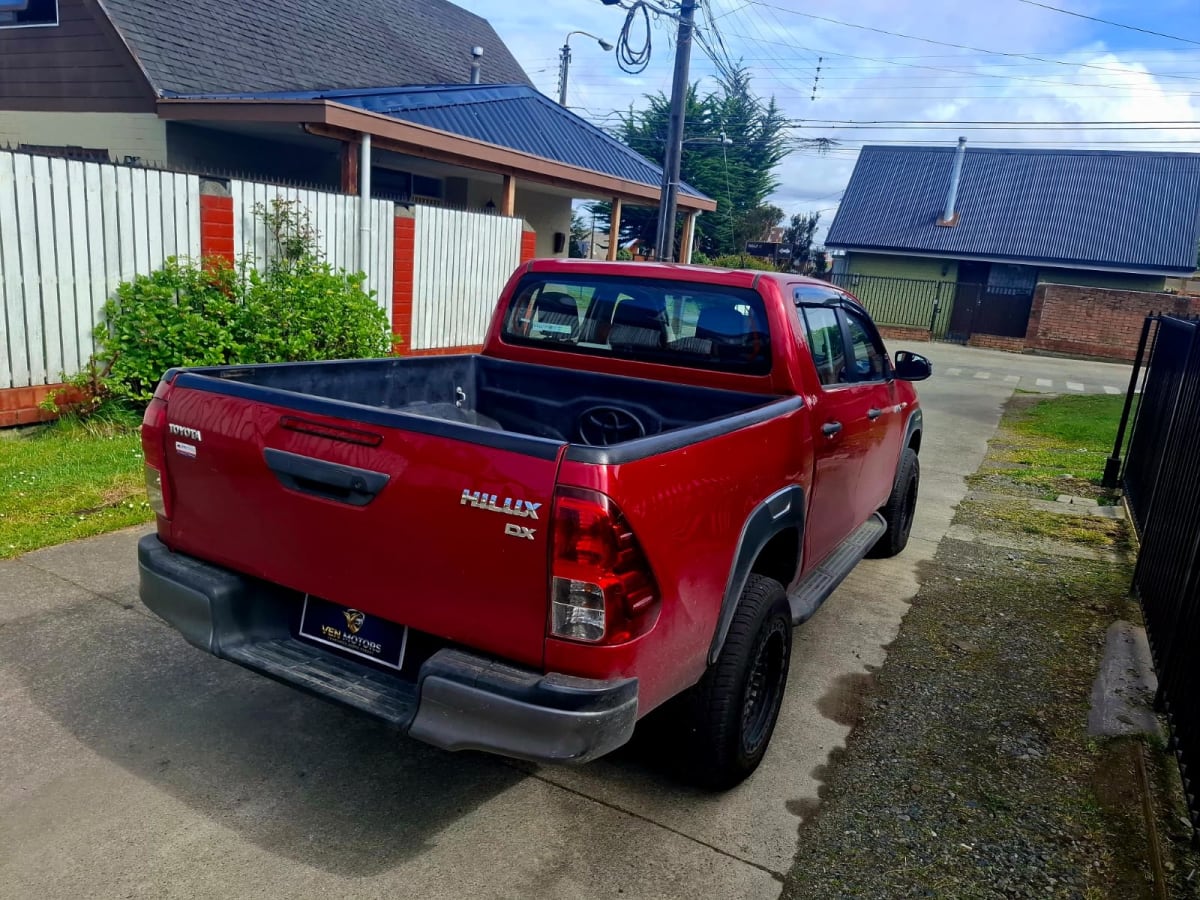 2021 Toyota Hilux Rojo - Miniatura 8
