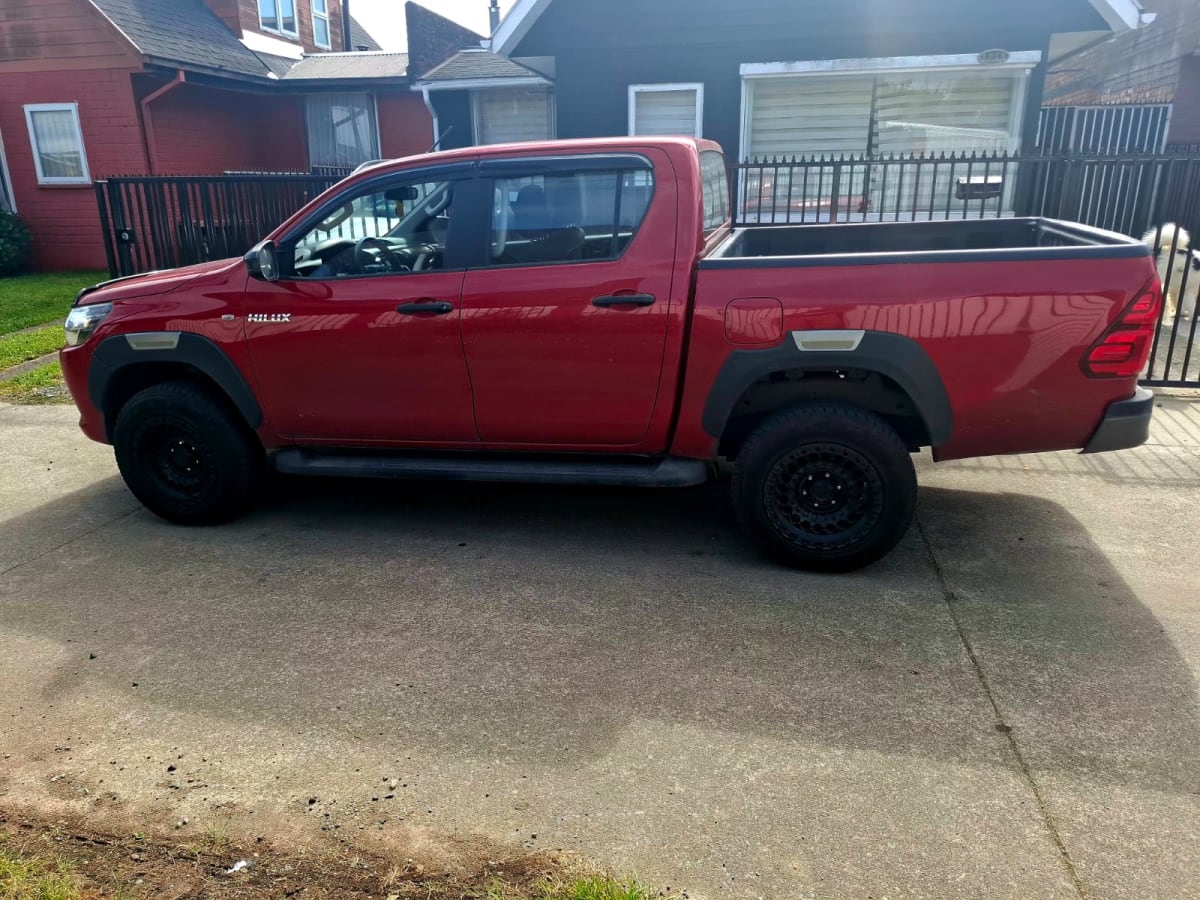 2021 Toyota Hilux Rojo - Miniatura 9