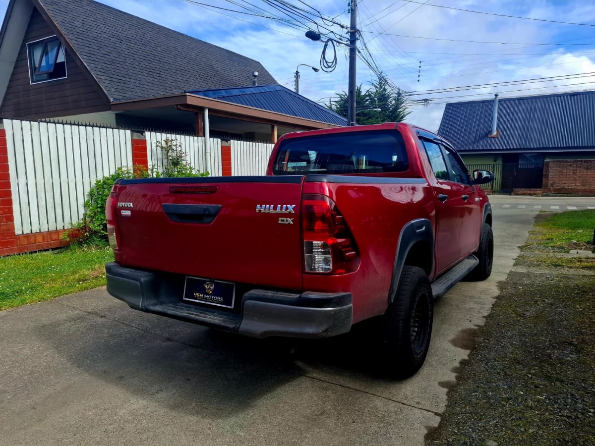2021 Toyota Hilux Rojo - Miniatura 10