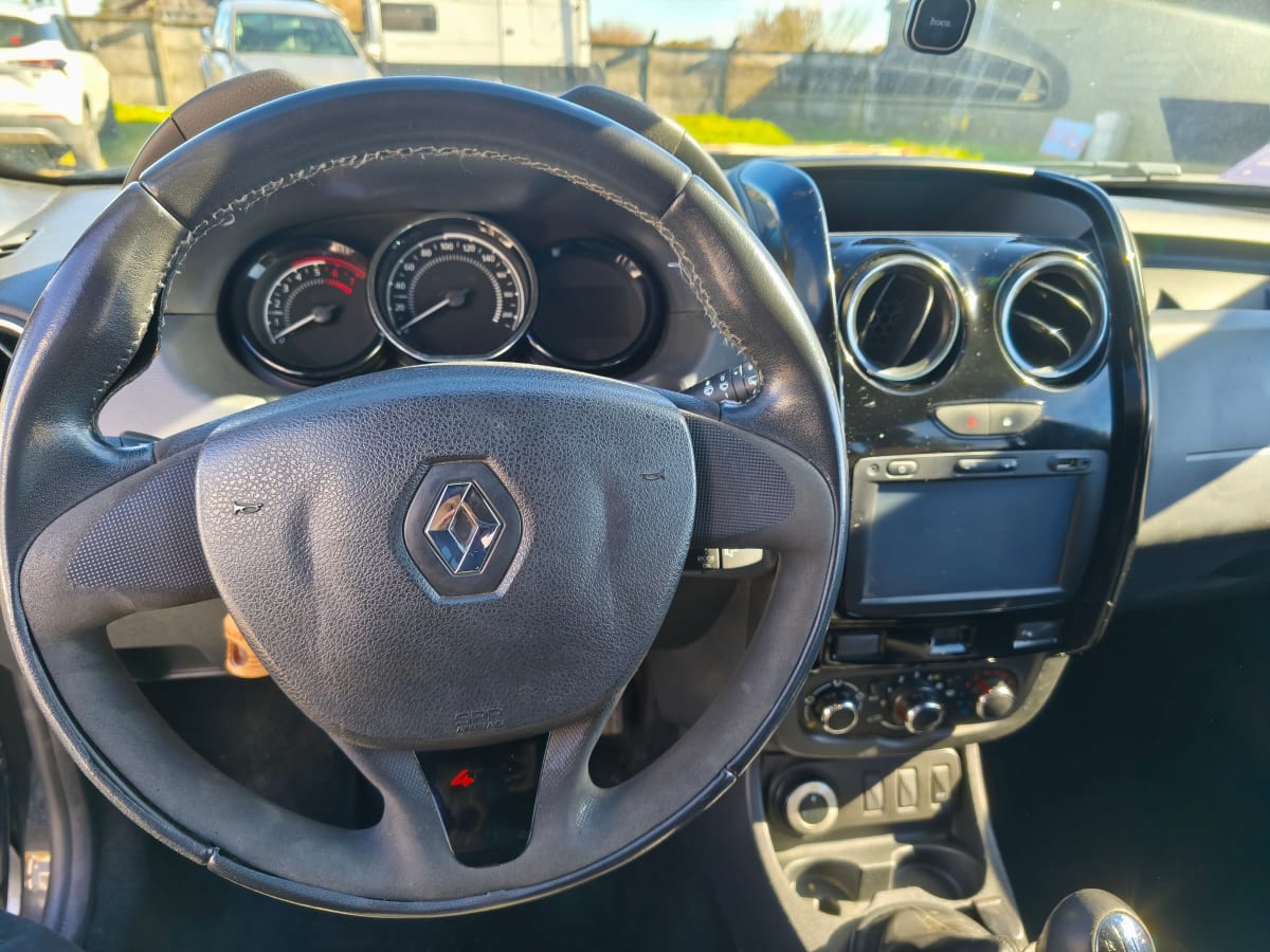 2017 Renault Duster Negro - Miniatura 8