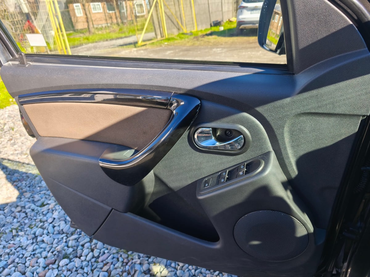 2017 Renault Duster Negro - Miniatura 9
