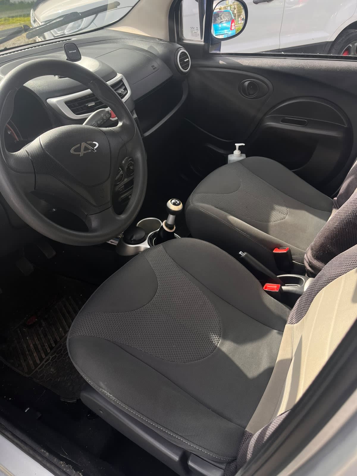 2019 Chery Iq Gris - Miniatura 7