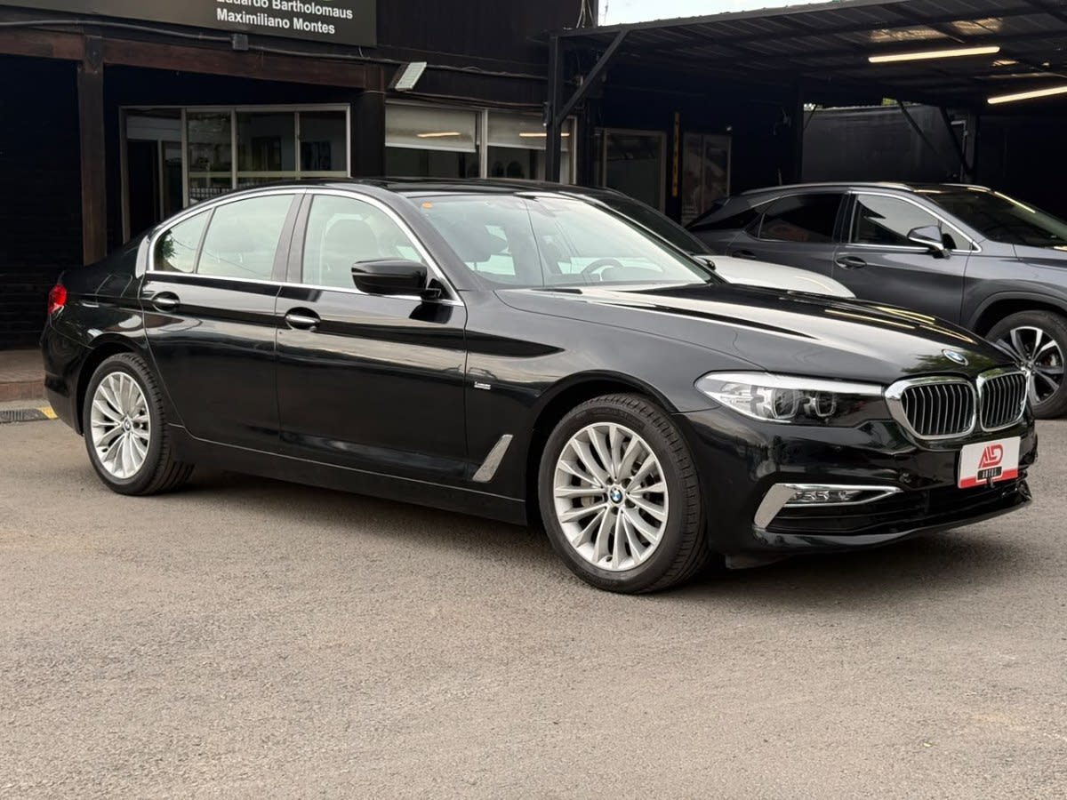 2018 BMW 530I LUXURY Negro - Miniatura 3
