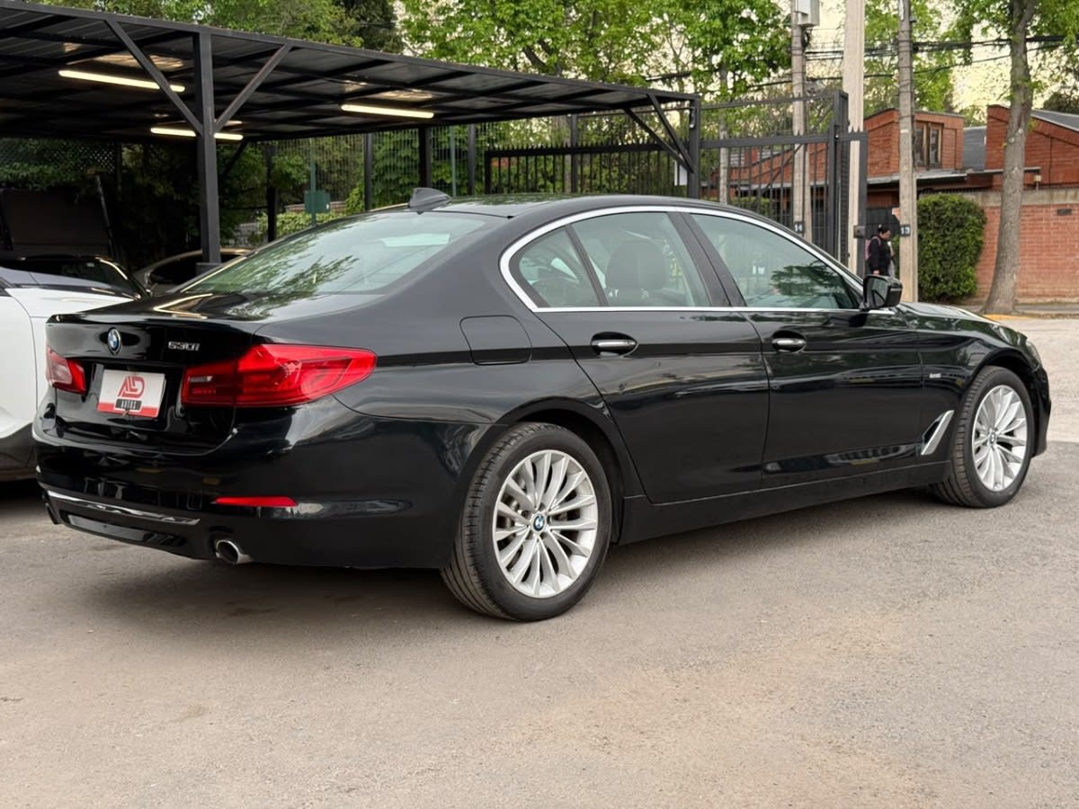 2018 BMW 530I LUXURY Negro - Miniatura 4