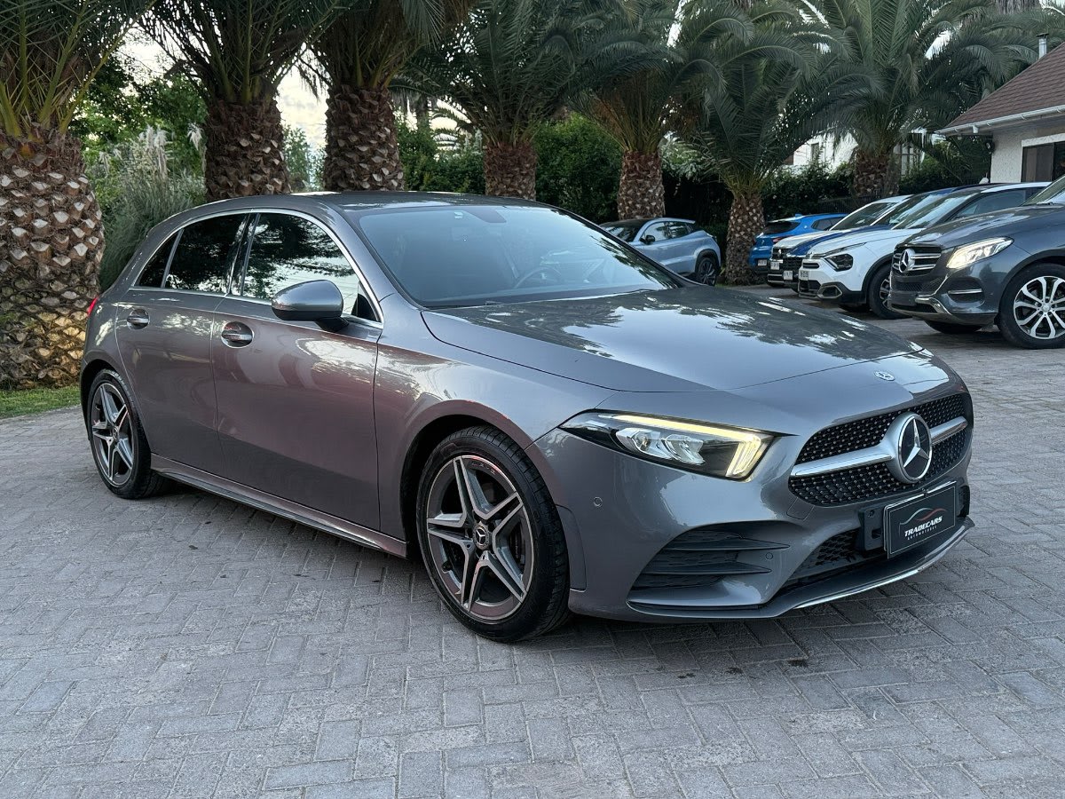 2019 Mercedes-Benz A200 Gris - Miniatura 2