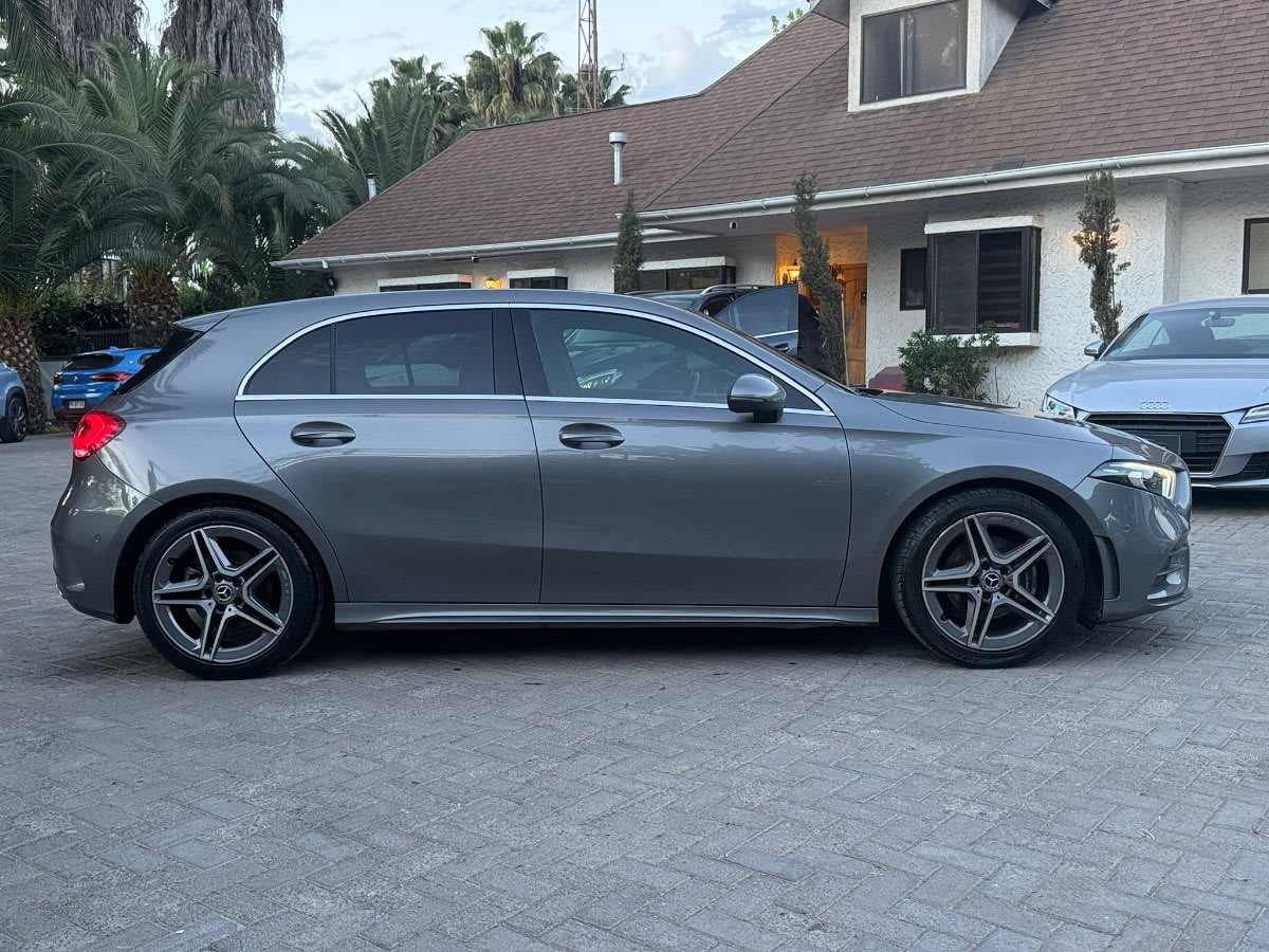 2019 Mercedes-Benz A200 Gris - Miniatura 3