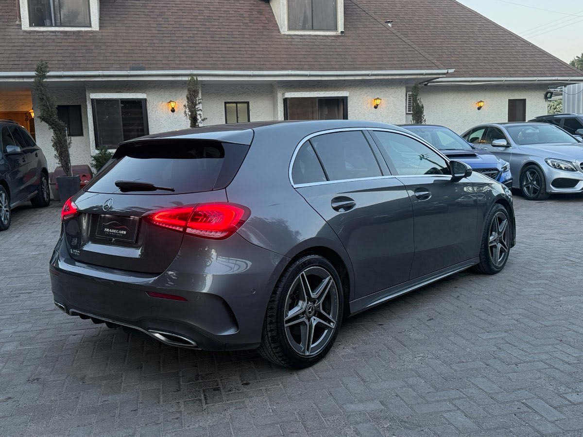 2019 Mercedes-Benz A200 Gris - Miniatura 4