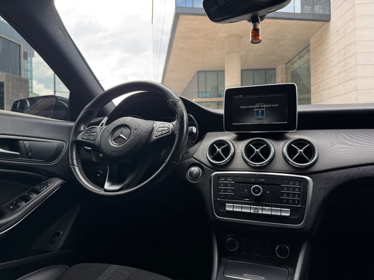 2020 Mercedes-Benz CLA 180 Blanco - Miniatura 8
