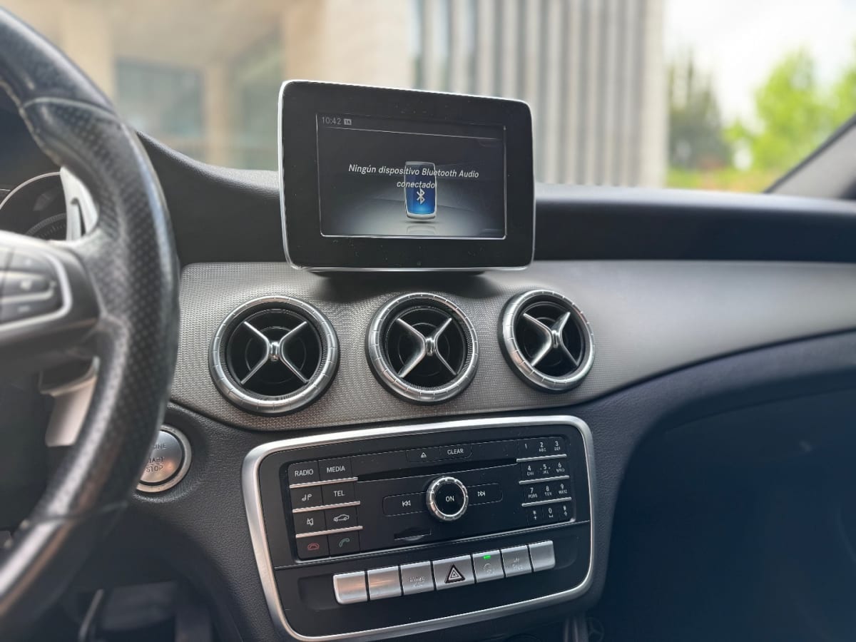 2020 Mercedes-Benz CLA 180 Blanco - Miniatura 9