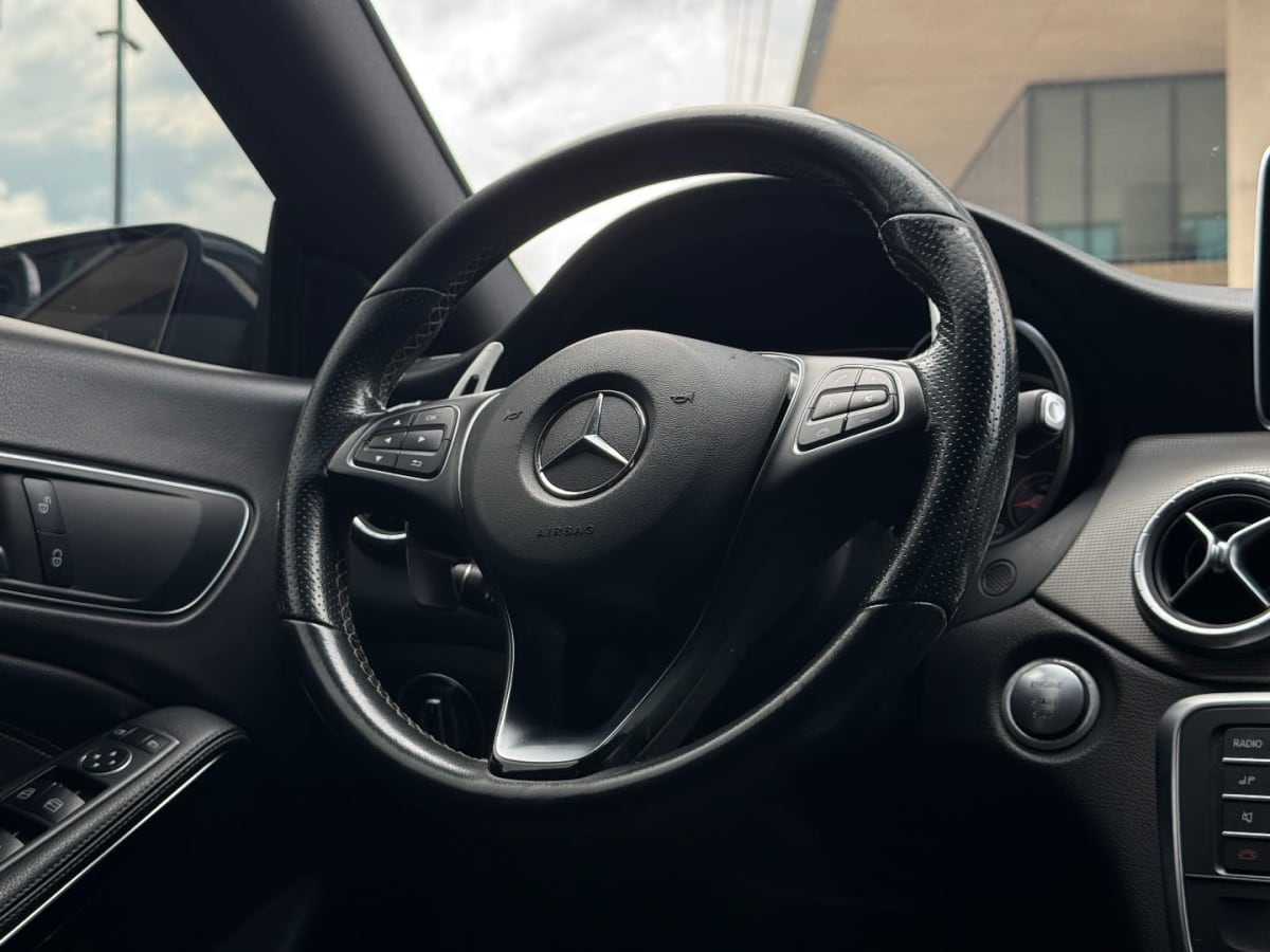 2020 Mercedes-Benz CLA 180 Blanco - Miniatura 10