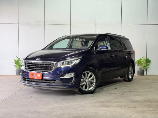 KIA Grand Carnival Grand Azul