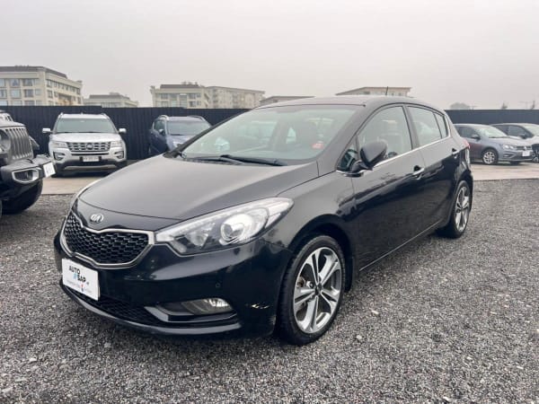 2016 Kia Cerato 5 en venta - La Araucanía