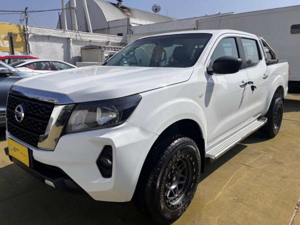 2022 Nissan NAVARA D CAB MT 4X4 2.3 en venta - Metropolitana de Santiago