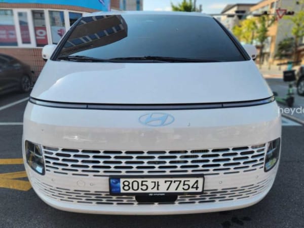 2025 Hyundai Staria 2WD