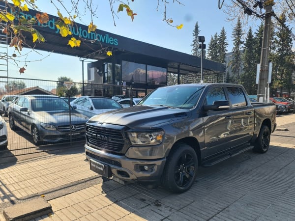 RAM 1500 Big Gris Grafito Metalico