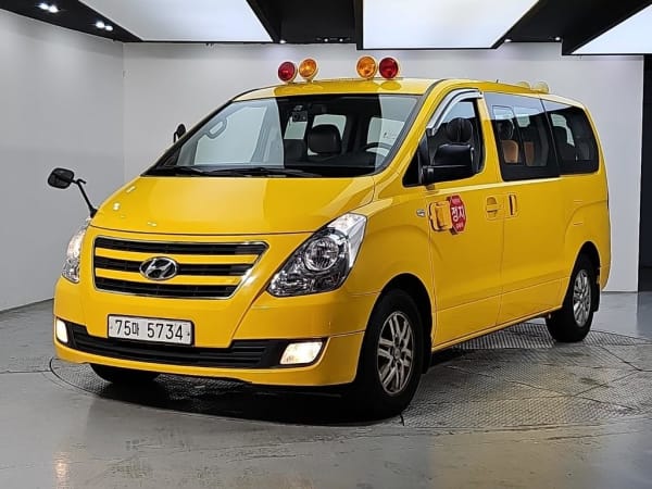 2016 Hyundai Starex 15 Amarillo