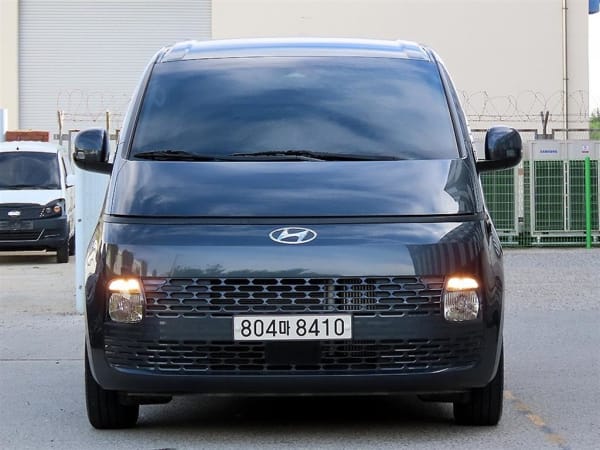 2023 Hyundai Staria 2WD Gris
