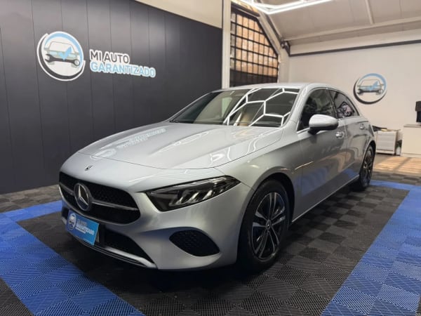 2025 Mercedes-Benz A 200 Plata