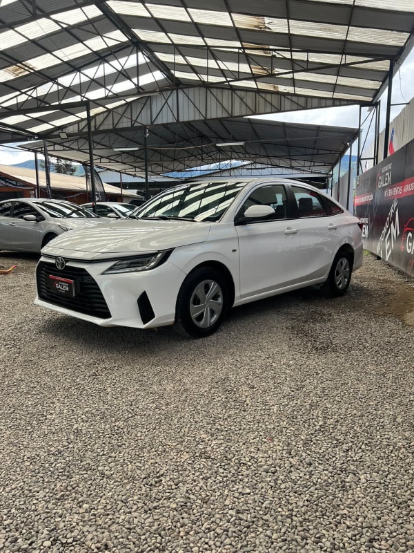 Toyota Yaris Blanco