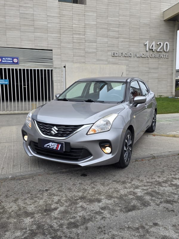 2022 Suzuki Baleno Gris