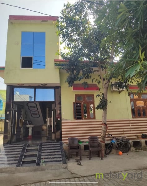 Mathura, just 1 kilometer from Mandi Chauraha, on Saunkh Road, Property main image