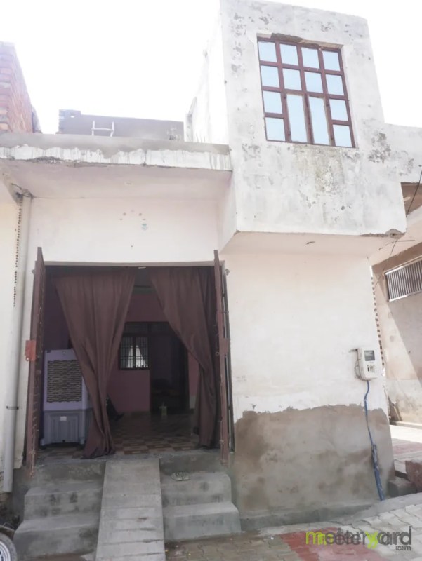 main road se 500 meter andar sahadra chugi Property main image