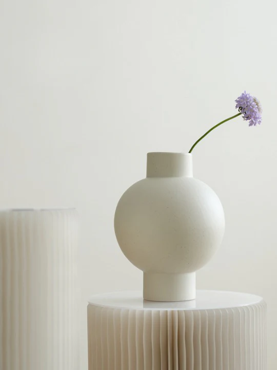 Plain Sphere Design Vase Decor