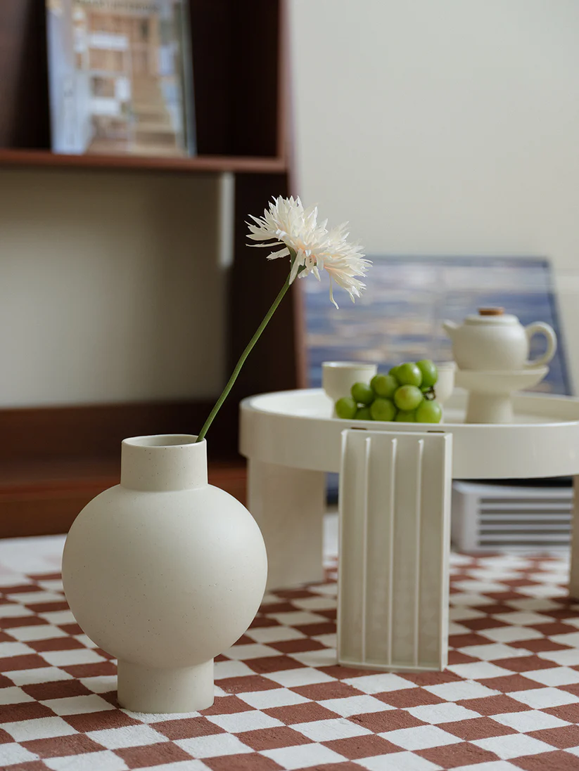 Plain Sphere Design Vase Decor