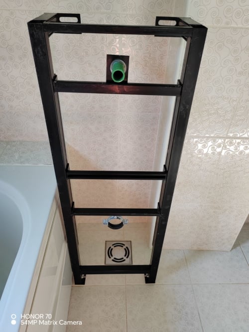 Ram za pisoar i lavabo