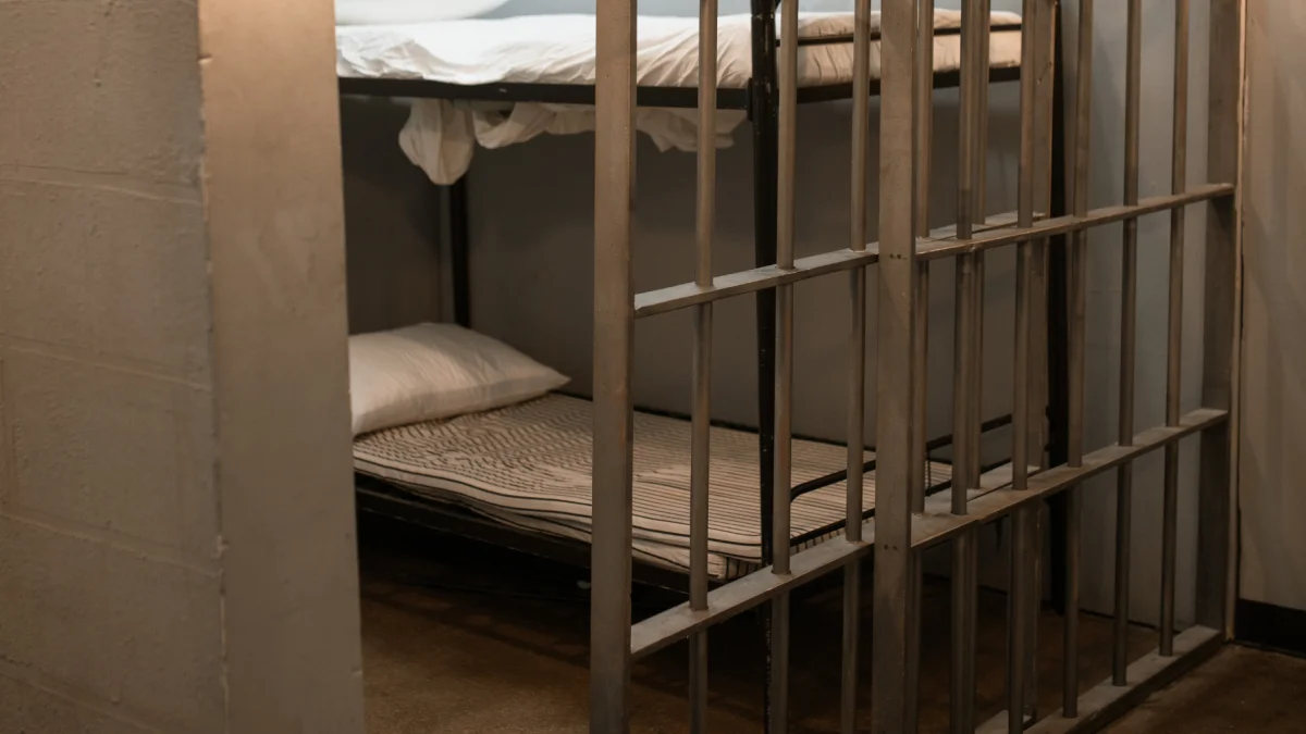 Editorial cuestiona la falta de control y rehabilitación en el sistema penitenciario ecuatoriano