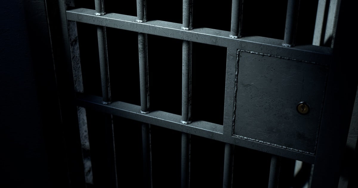 Bogus lawyer begins three-year prison term after failing to pay court-ordered restitution
