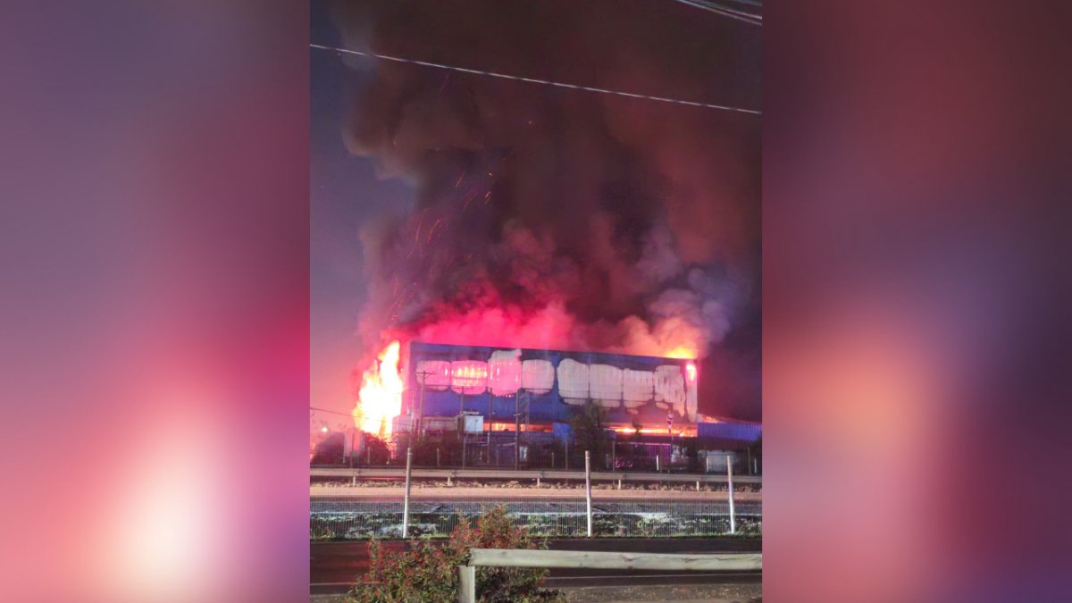 Incendio destruye planta industrial con almacenamiento de amoníaco en Buin