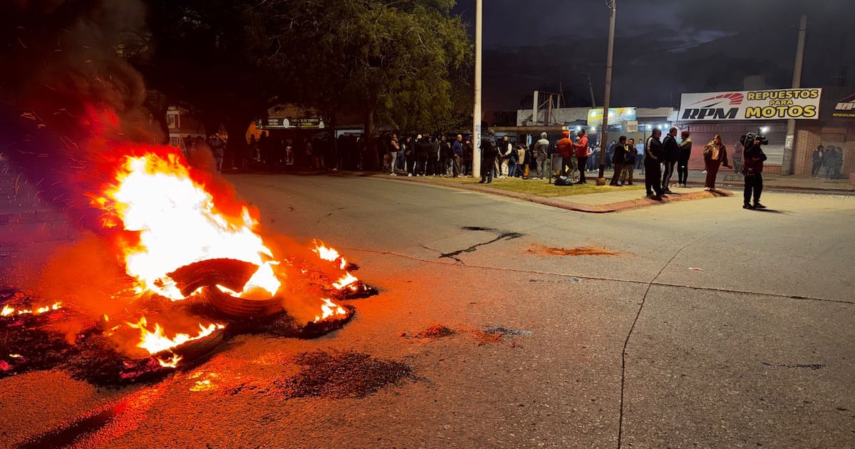 Vecinos protestan en Córdoba tras hallazgo del cuerpo de Agostina Vega