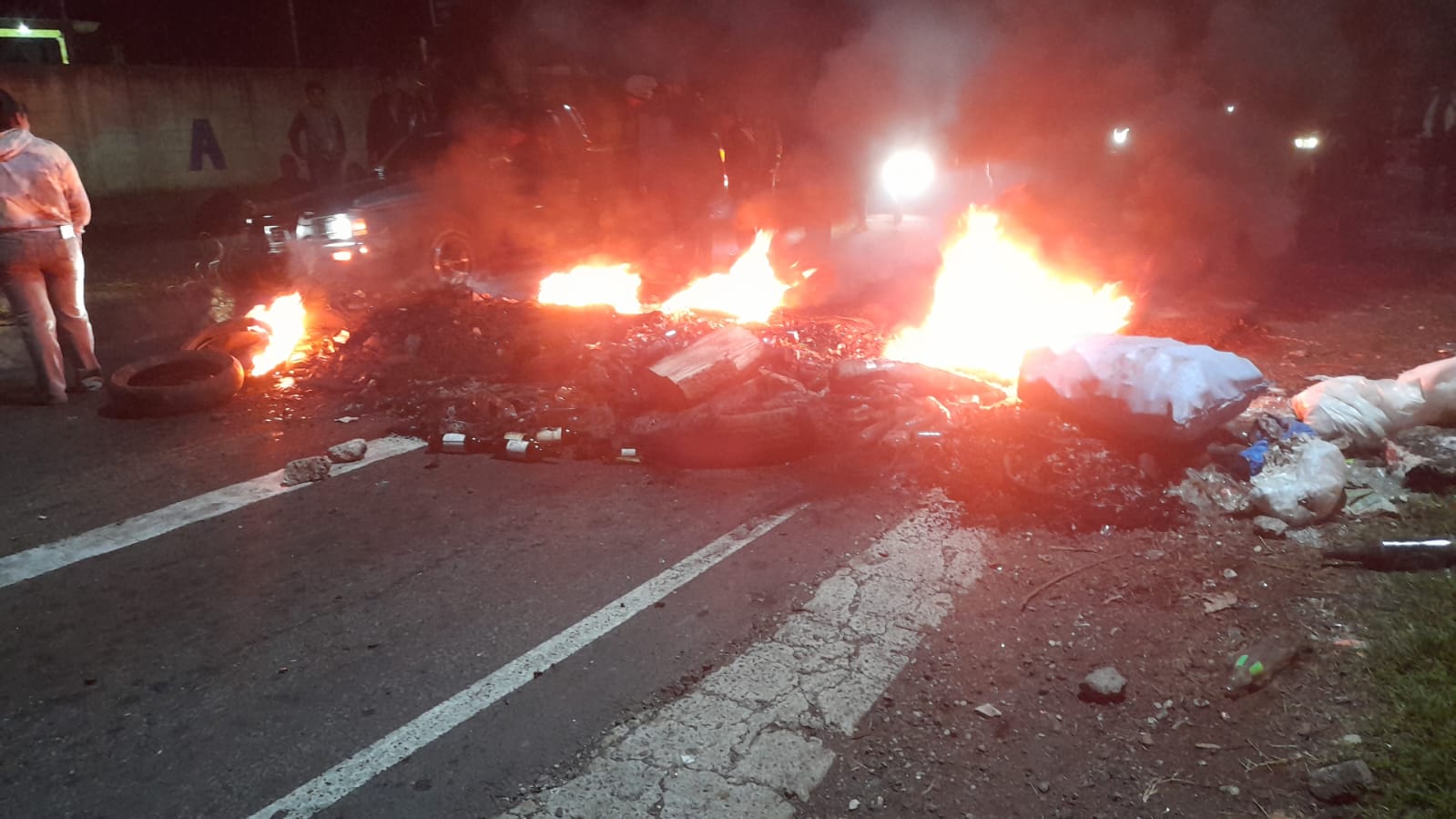 Bloqueos en Santa Elena Barillas por inconformidad ante aumento del pasaje del transporte colectivo
